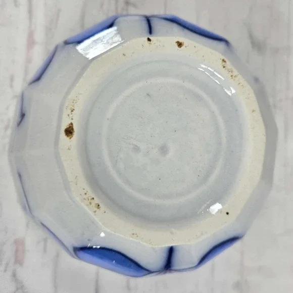 Vintage Blue Floral‎ Octagonal Ceramic Bowl Dish - Unmarked 5.5 inch wide - Picture 2 of 7
